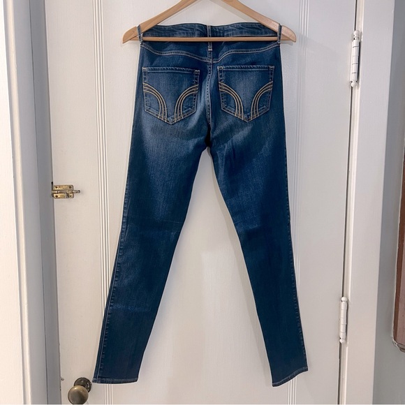 Hollister high rise super skinny jean 7R , 28W, Medium wash, zipper fly - Picture 4 of 7
